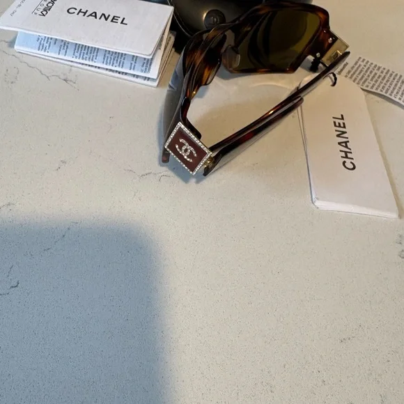 CHANEL Tortoiseshell Sunglasses with Logo - Picture 2 of 10
